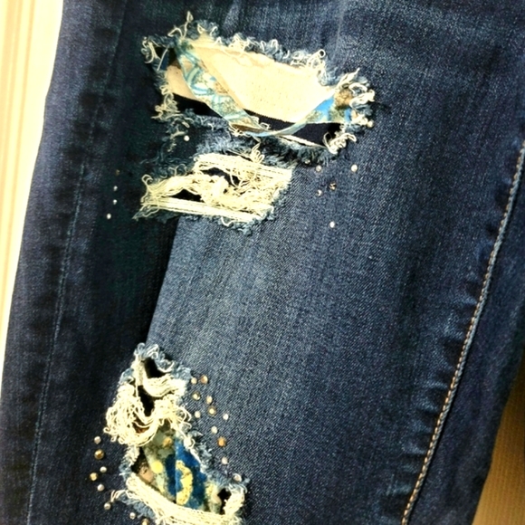 Bebe Women's Studded Distressed and Ripped Denim Jeans Size 28 - Picture 9 of 16